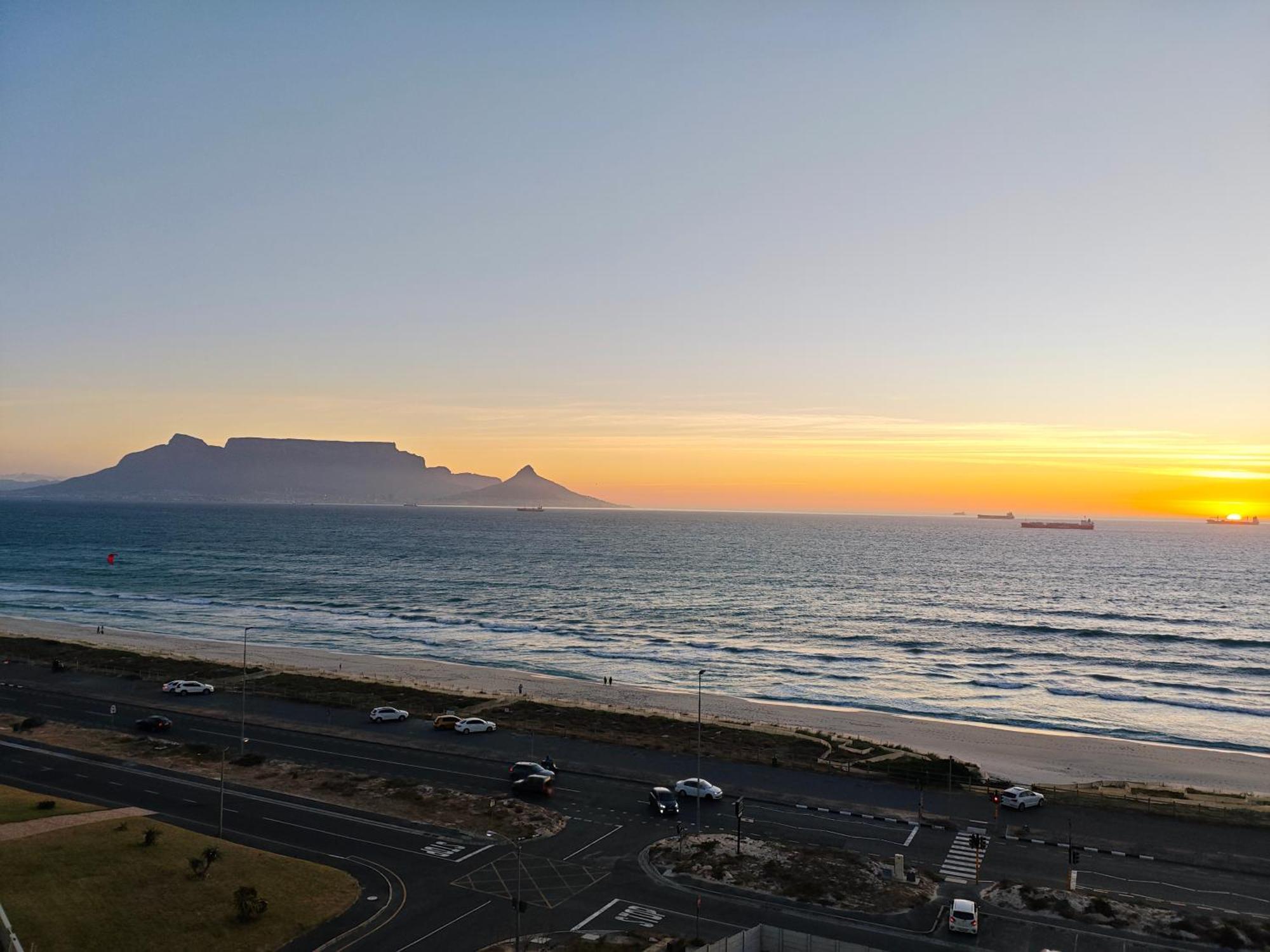 2 Bedroom Beachfront Blouberg * Kapstadt