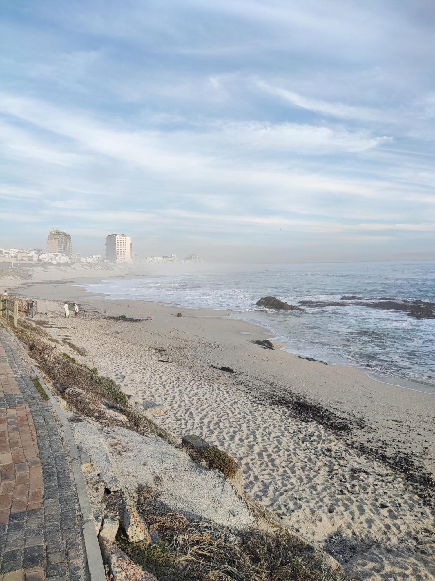 2 Bedroom Beachfront Blouberg Apartment Kapstadt