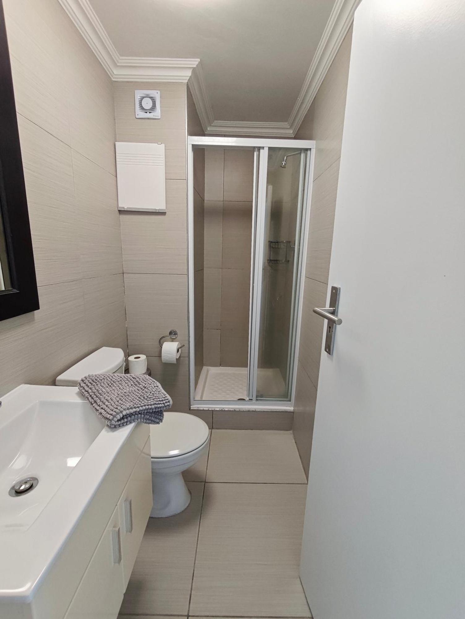 2 Bedroom Beachfront Blouberg Apartment *
